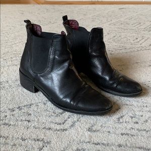 Black leather Hampton Chelsea boot